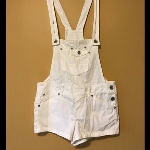 United Colors of Benetton white shorts overalls